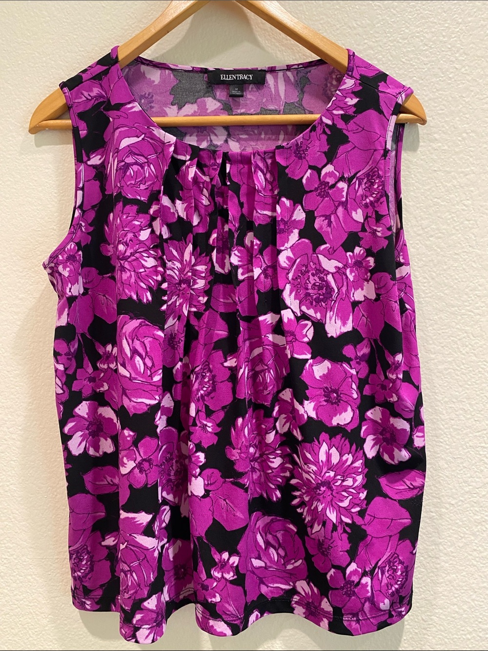 Ellen Tracy Magenta Floral sleeveless blouse